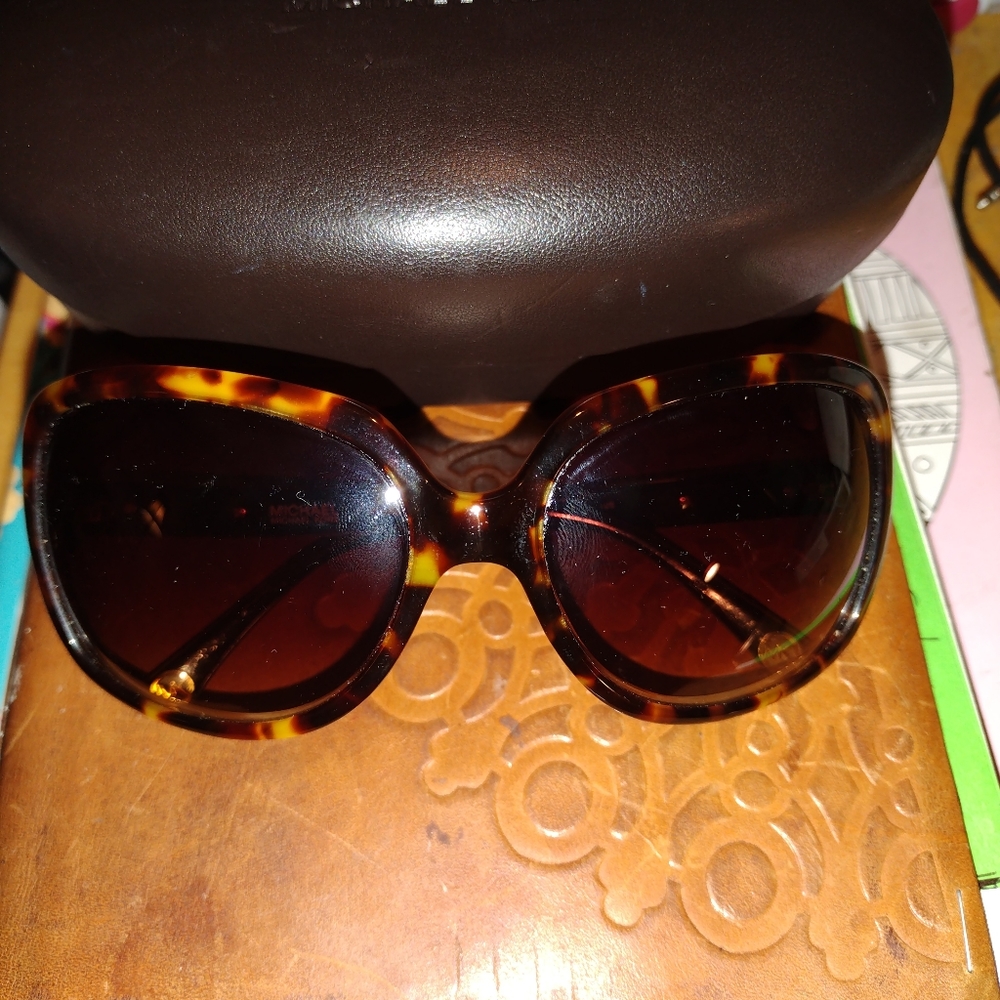 😎Michael Kors Tortoise Sunnies😎